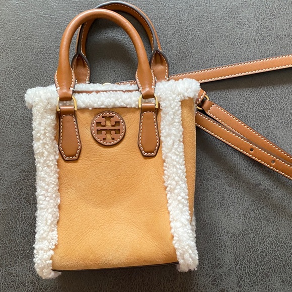 Tory Burch Blake mini shearling tote bag - Picture 3 of 10